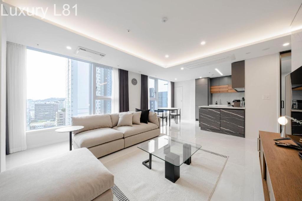 Angia Luxury Apartment Inside Landmark 81 Tower Хошимін Екстер'єр фото
